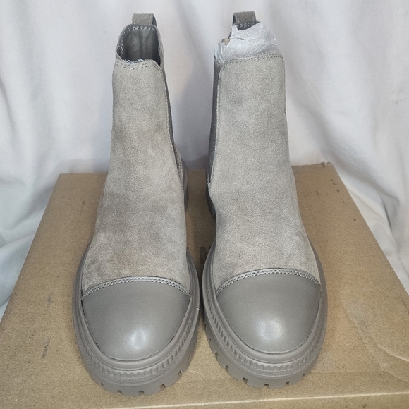 Steve Madden Mayslie Taupe Suede Slip On Booties Chelsea Sz 5 NWT Retail $100 - Picture 4 of 8